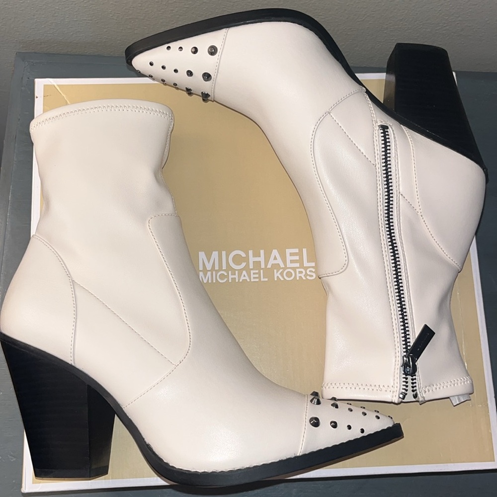 MICHAEL MICHAEL KORS Dover Studded Faux Leather Ivory Ankle Boots NIB NWT sz 9M - Picture 4 of 16